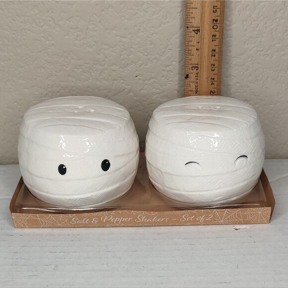 10 Strawberry Street Whimsical Mummy Halloween Salt and Pepper Shaker Set - Picture 5 of 8